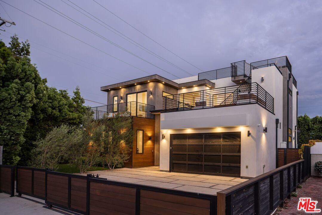 1390 Morningside Way, Venice 