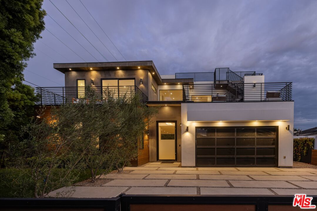1390 Morningside Way, Venice 