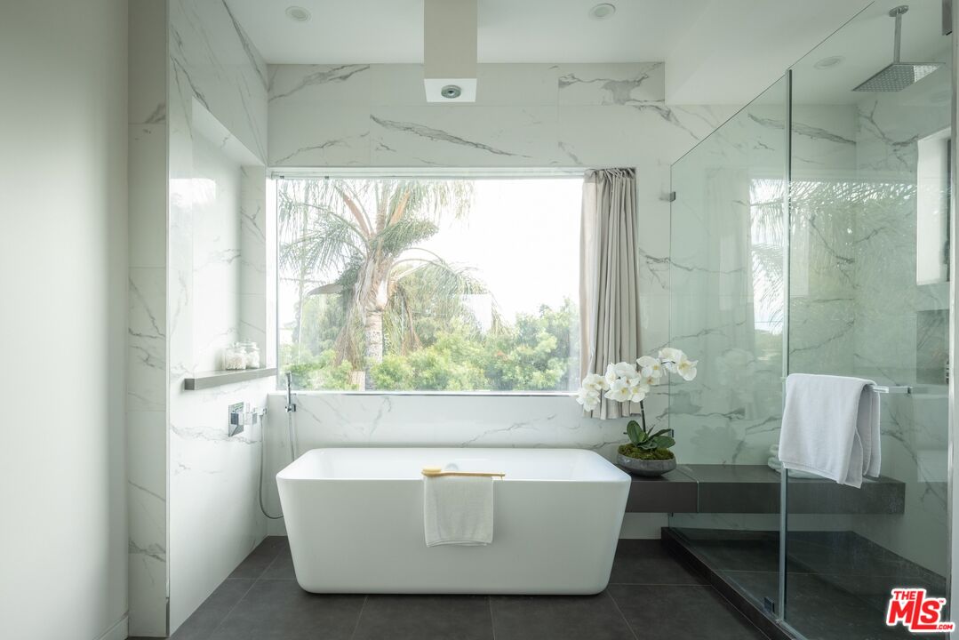 1390 Morningside Way, Venice 