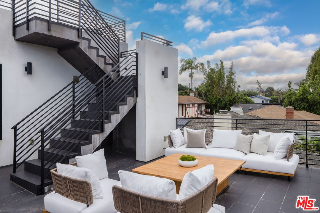 1390 Morningside Way, Venice 