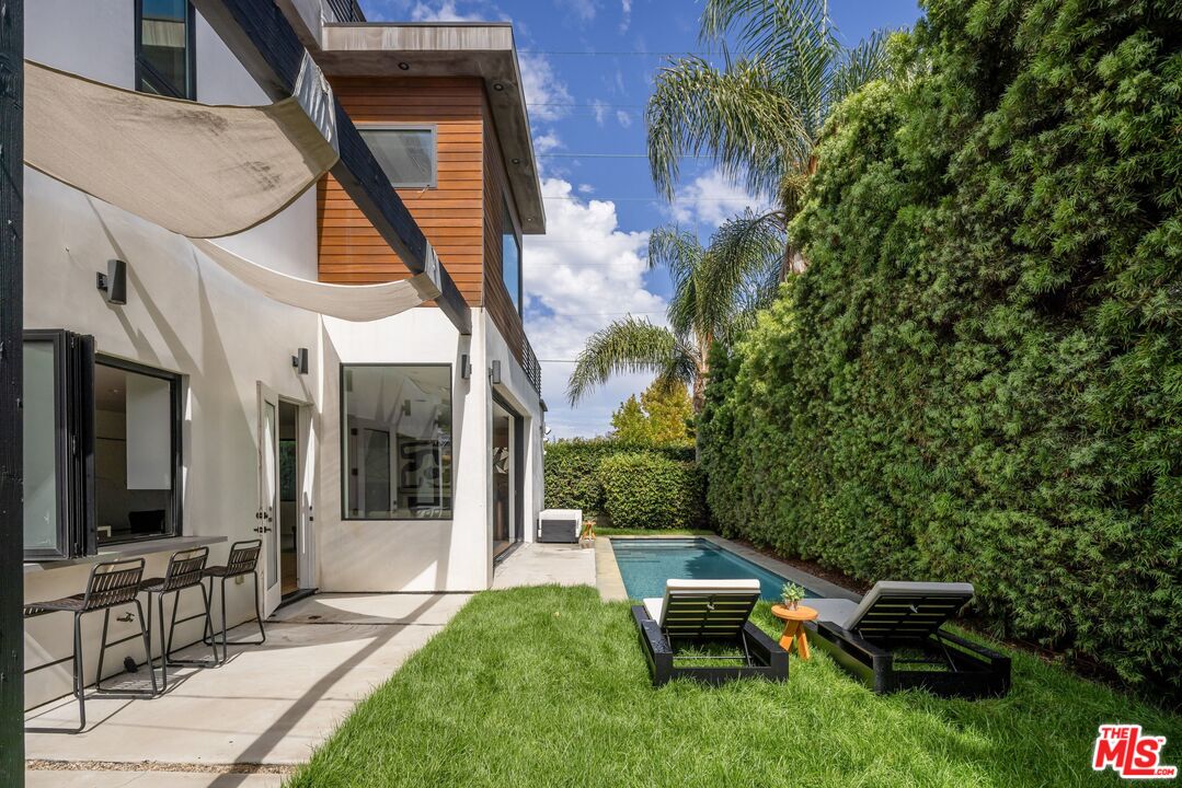 1390 Morningside Way, Venice 