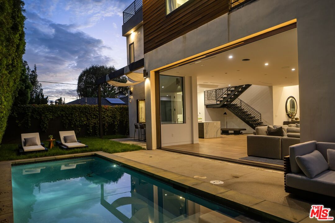 1390 Morningside Way, Venice 