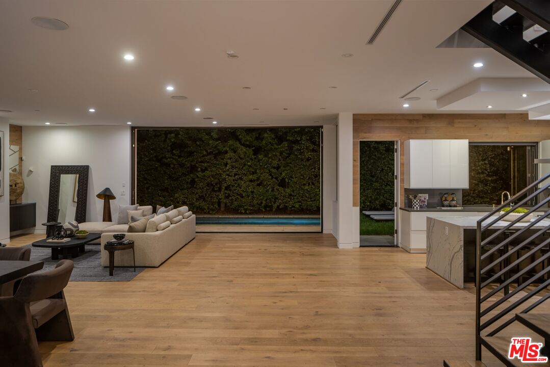 1390 Morningside Way, Venice 
