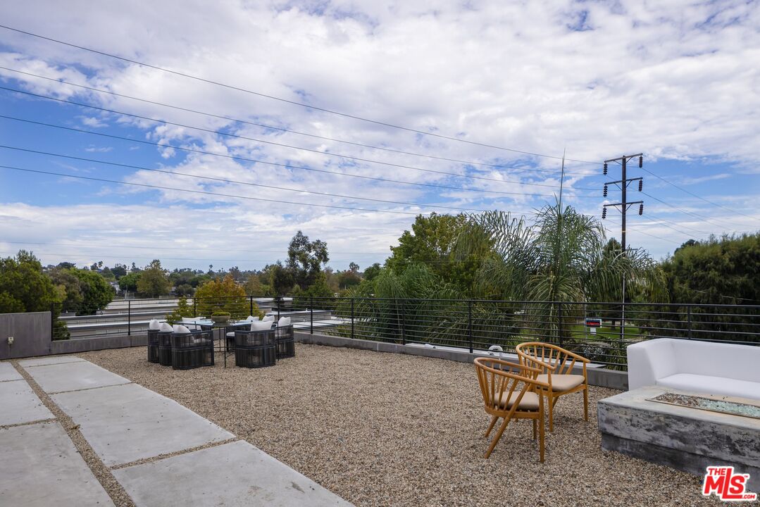 1390 Morningside Way, Venice 