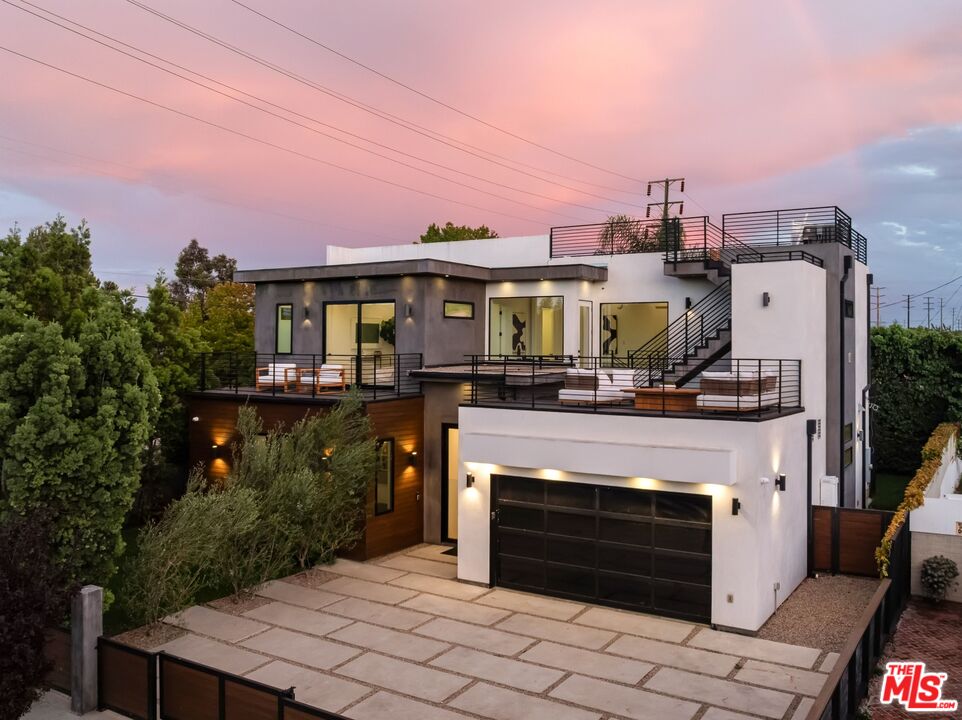 1390 Morningside Way, Venice 