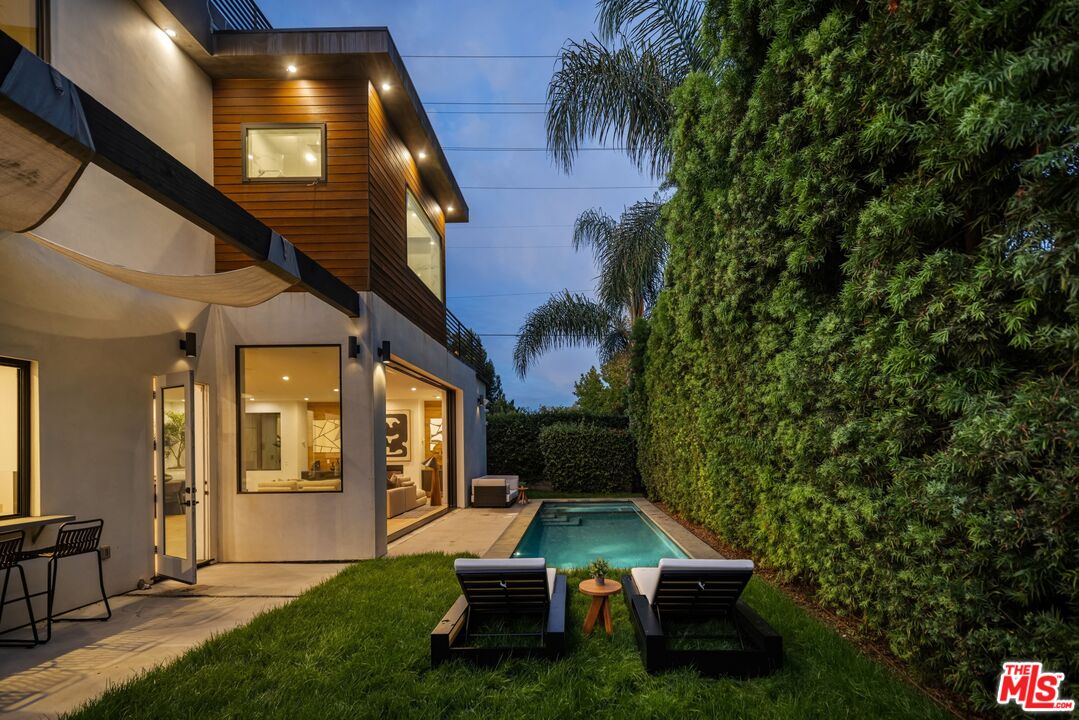 1390 Morningside Way, Venice 