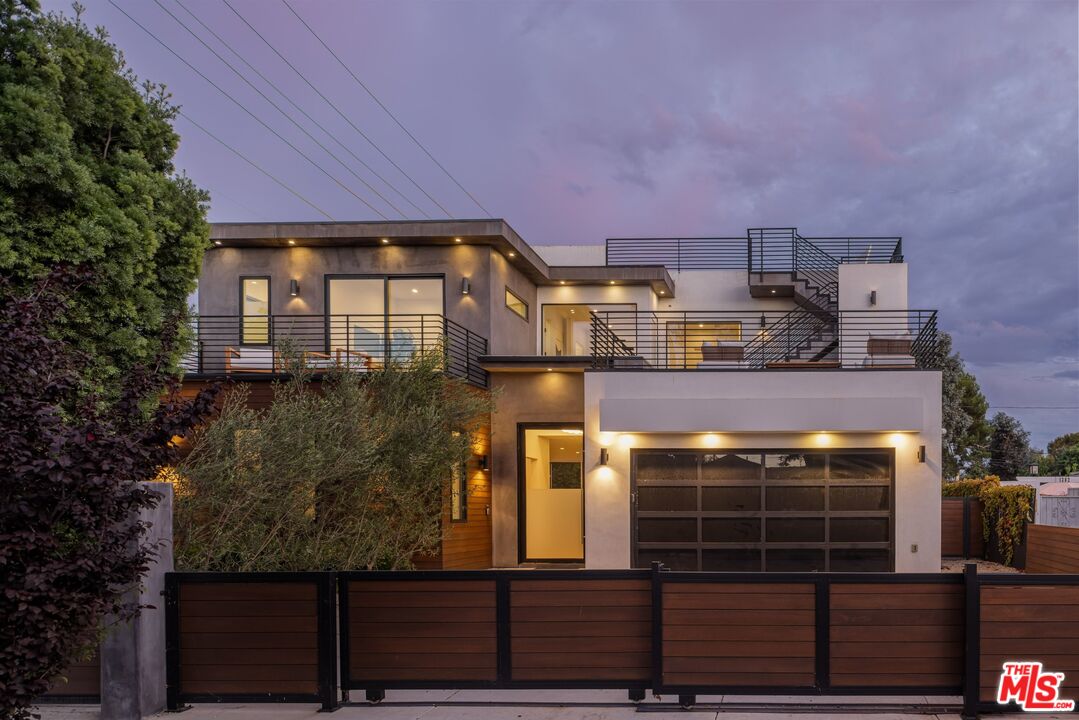 1390 Morningside Way, Venice 