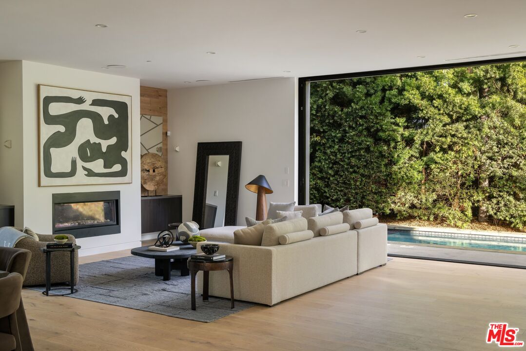 1390 Morningside Way, Venice 
