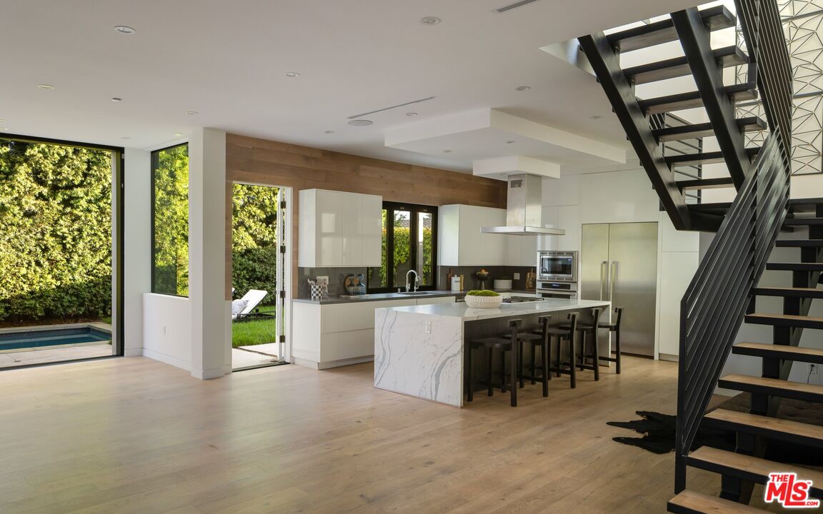 1390 Morningside Way, Venice 