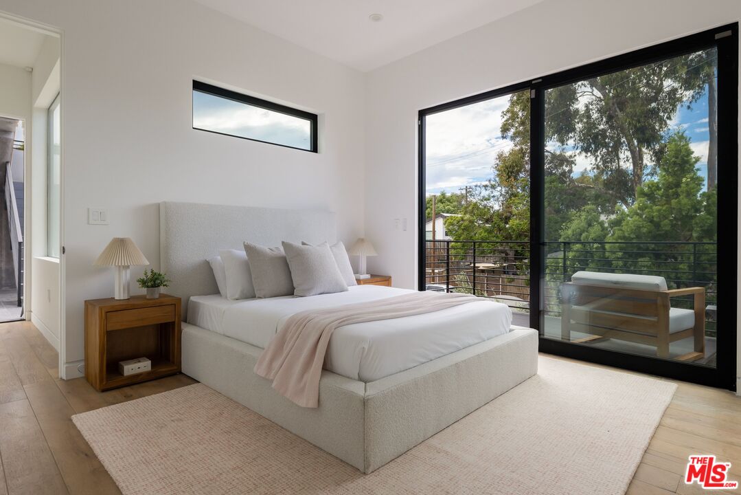 1390 Morningside Way, Venice 