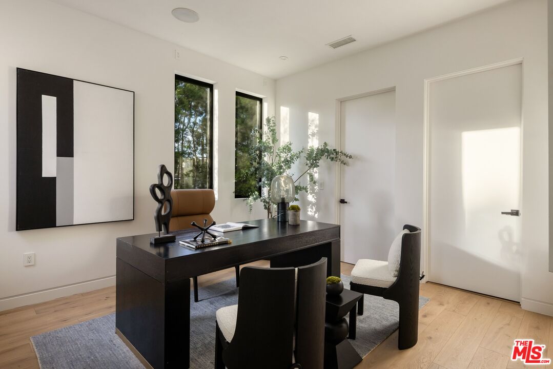 1390 Morningside Way, Venice 