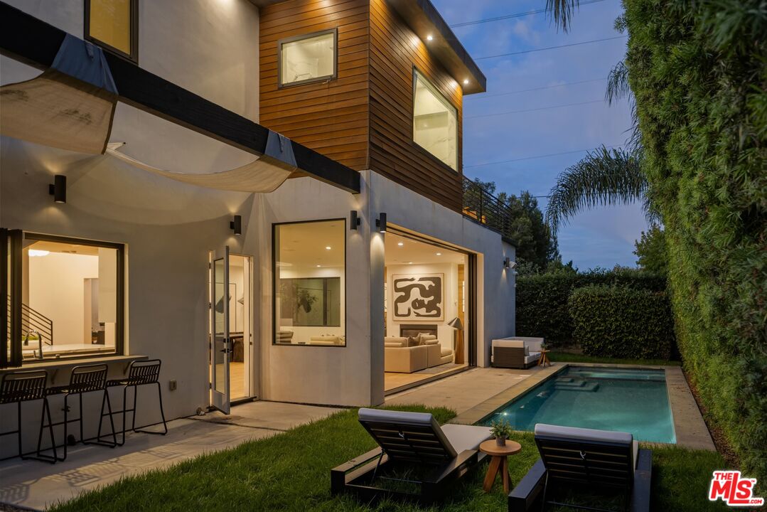 1390 Morningside Way, Venice 