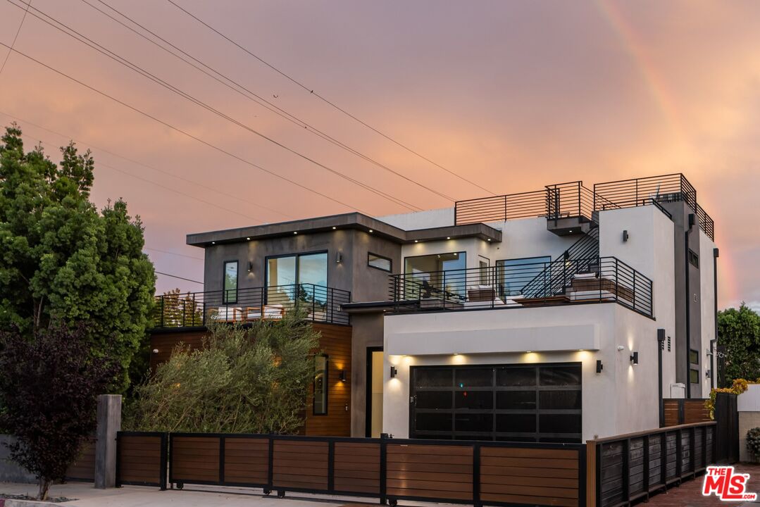 1390 Morningside Way, Venice 