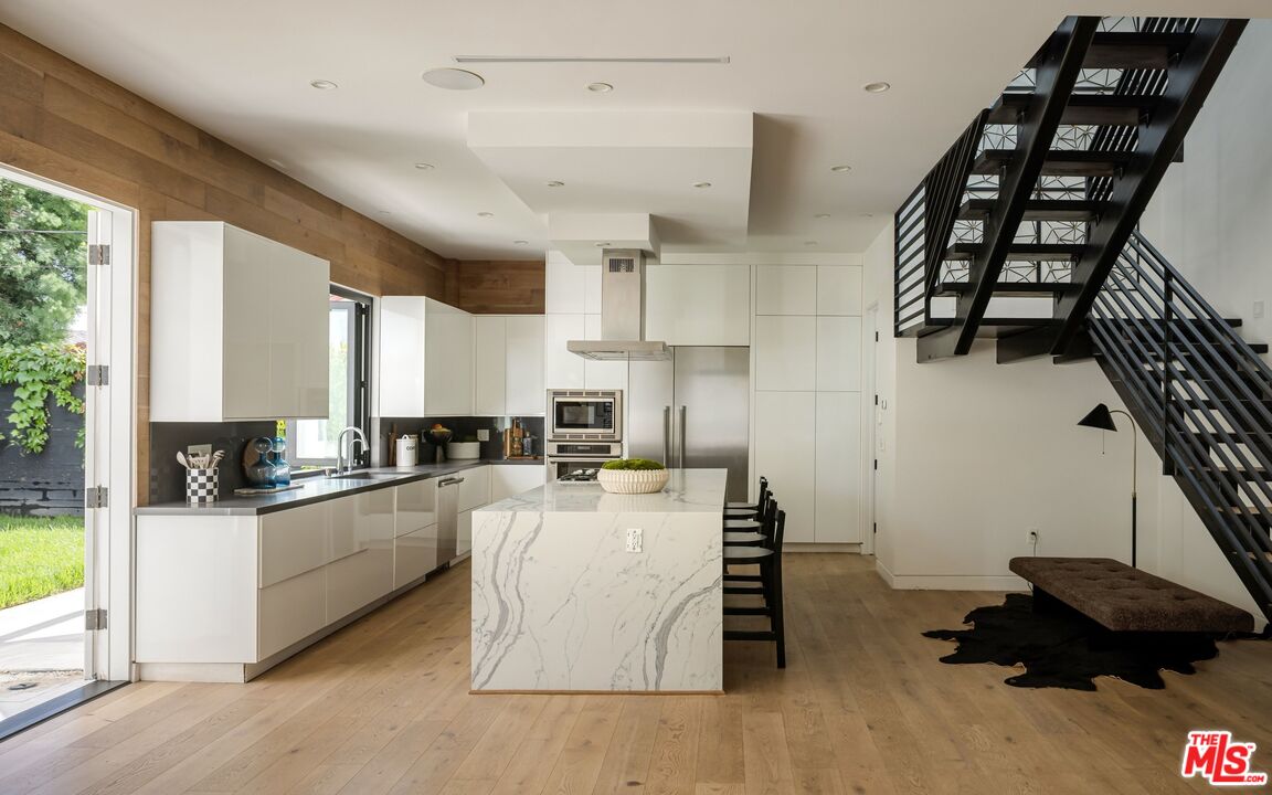 1390 Morningside Way, Venice 
