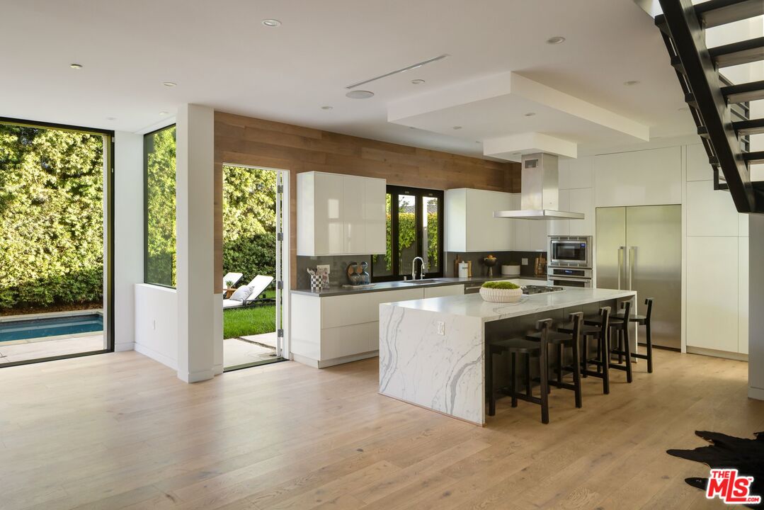 1390 Morningside Way, Venice 