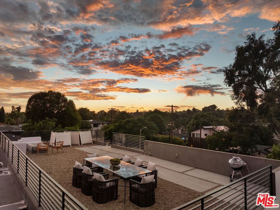 1390 Morningside Way, Venice 
