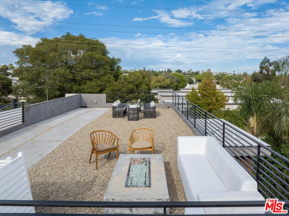 1390 Morningside Way, Venice 