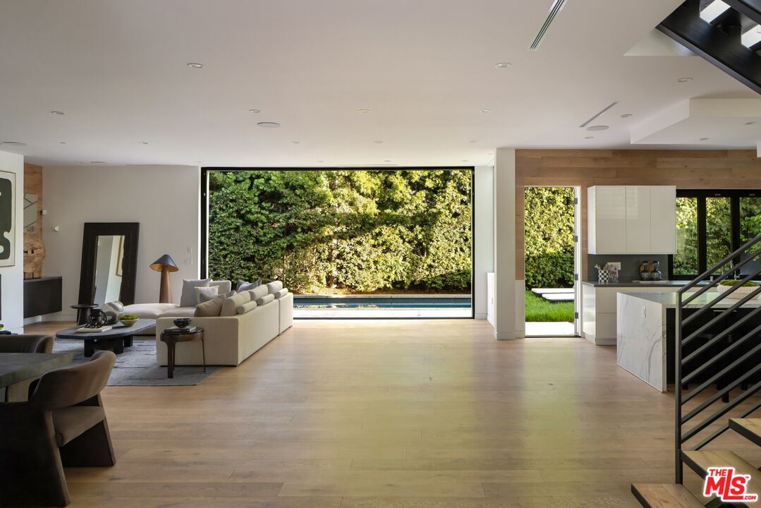 1390 Morningside Way, Venice 