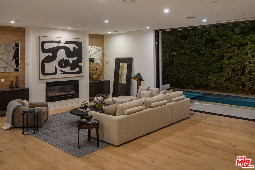 1390 Morningside Way, Venice 