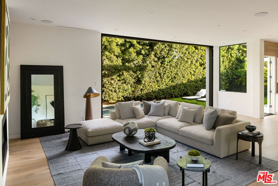 1390 Morningside Way, Venice 