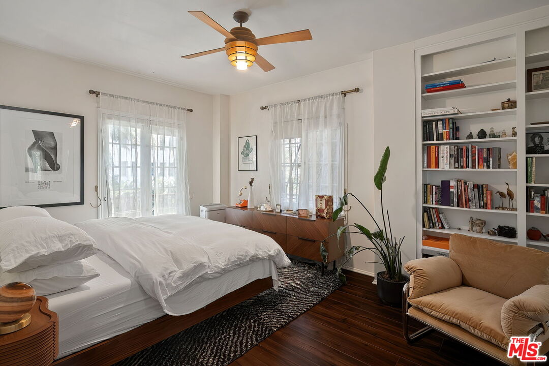 109 N Sycamore Ave Unit: 204, Hancock Park 