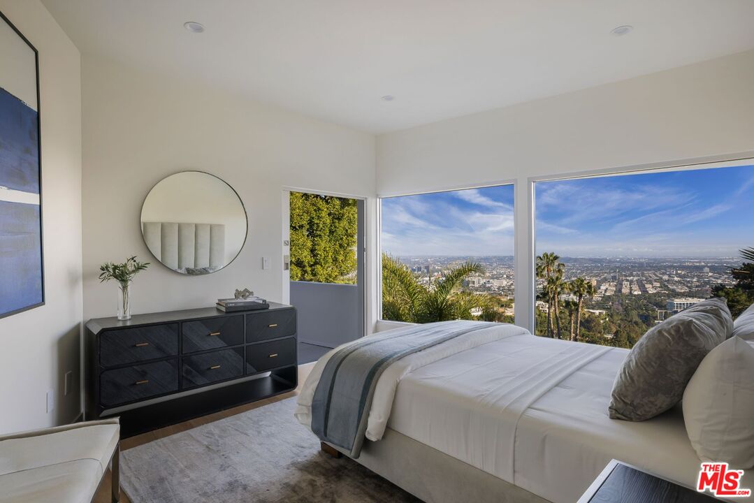 9270 Kinglet Dr, Bird Streets
