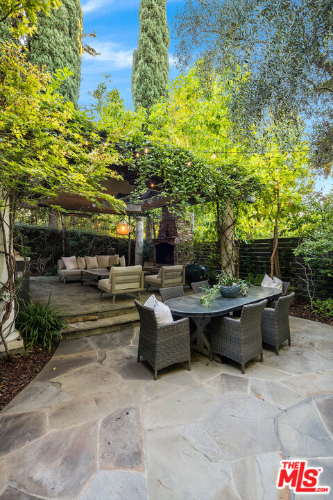 14633 Valley Vista Blvd, Sherman Oaks 