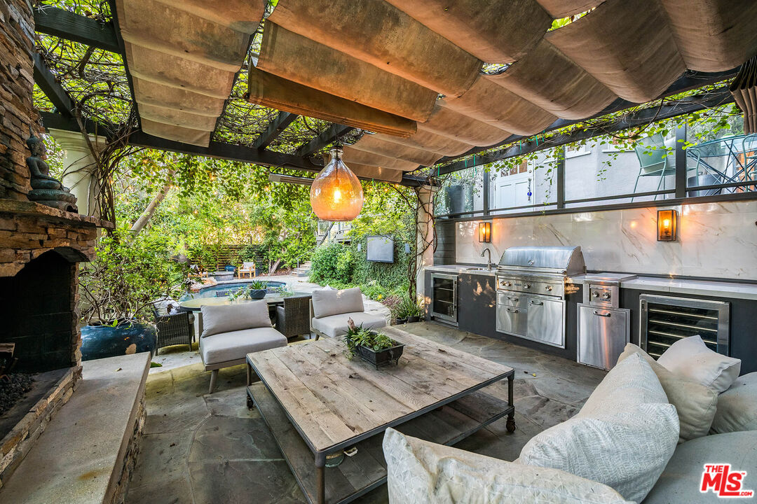 14633 Valley Vista Blvd, Sherman Oaks 