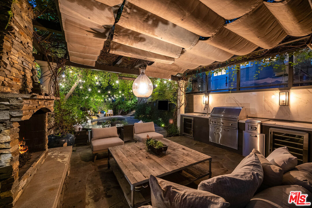 14633 Valley Vista Blvd, Sherman Oaks 