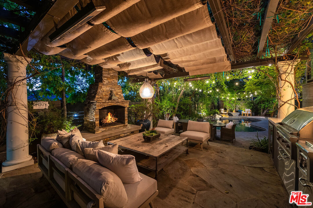 14633 Valley Vista Blvd, Sherman Oaks 