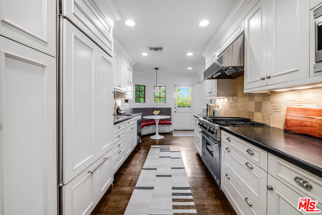 14633 Valley Vista Blvd, Sherman Oaks 