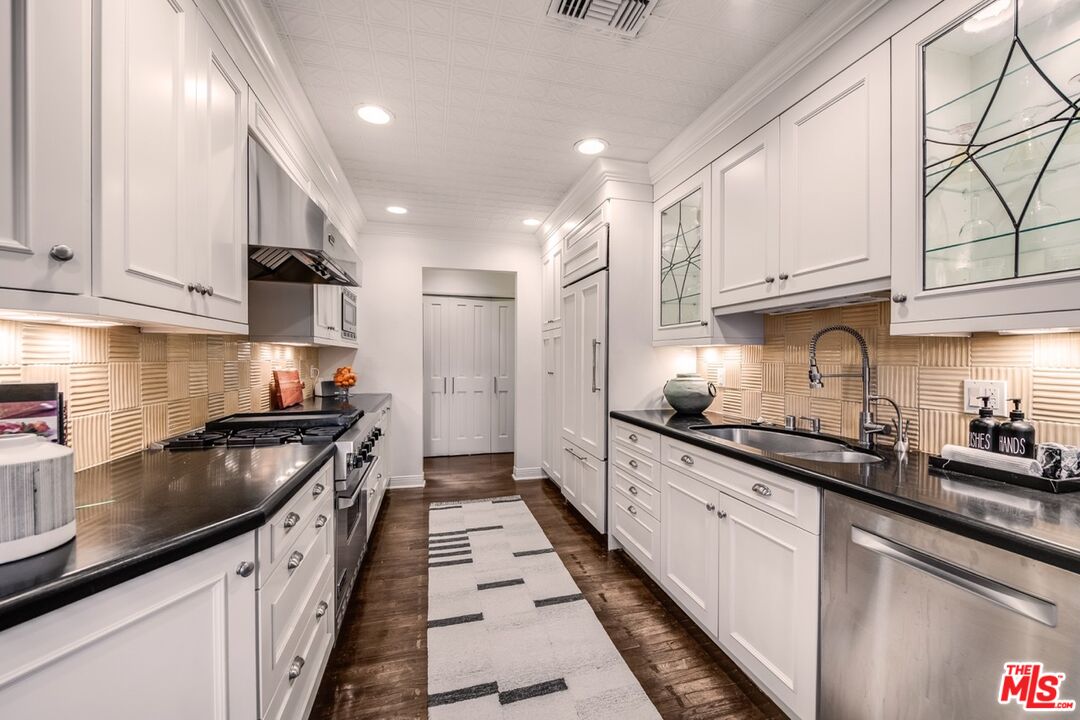 14633 Valley Vista Blvd, Sherman Oaks 