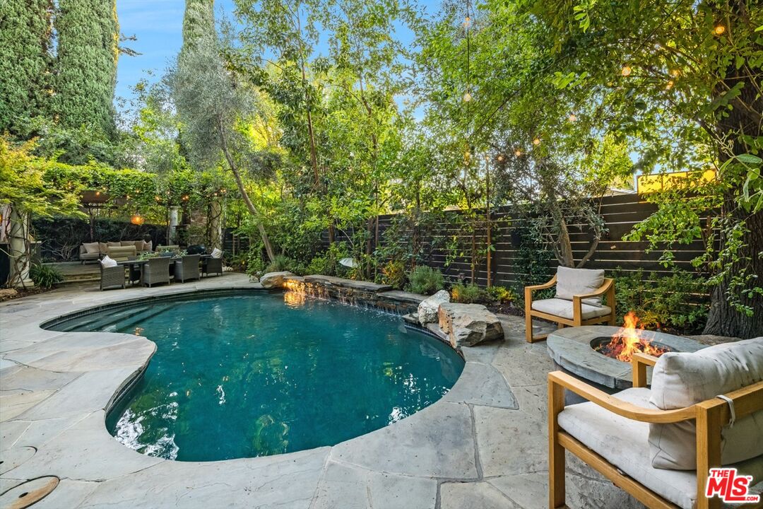 14633 Valley Vista Blvd, Sherman Oaks 