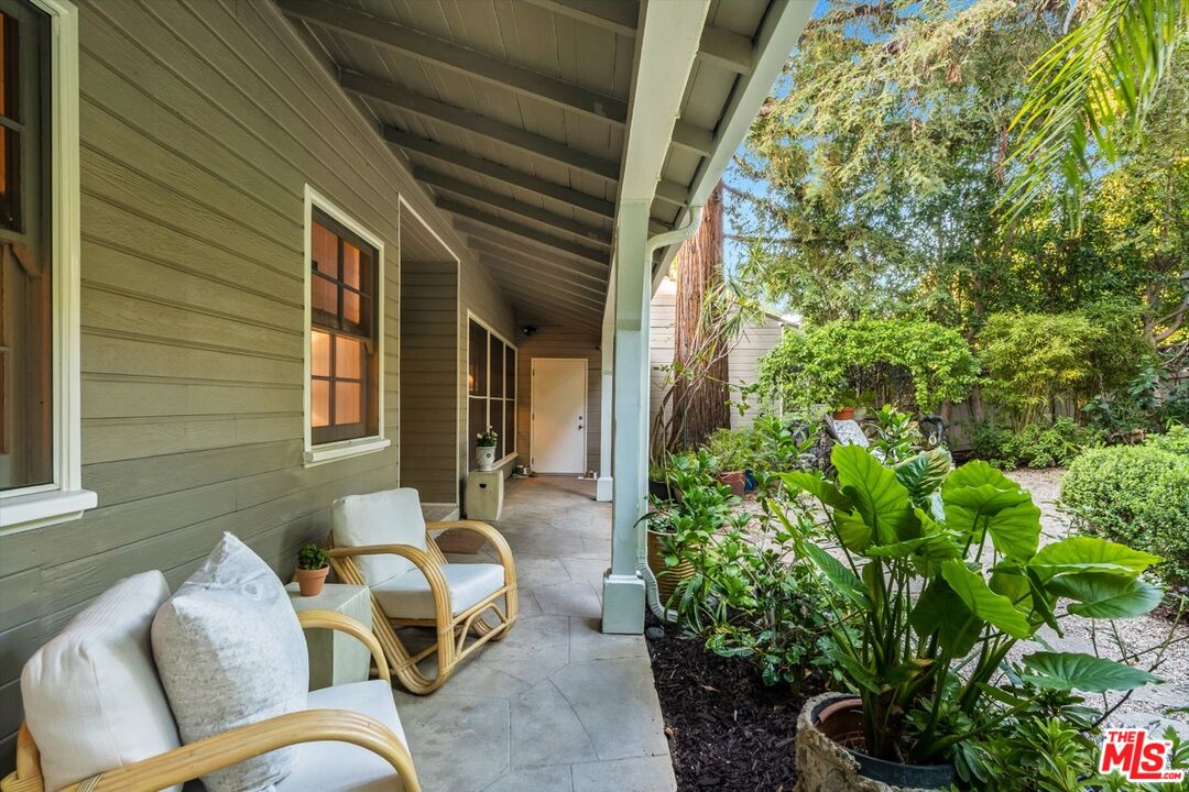 14633 Valley Vista Blvd, Sherman Oaks 