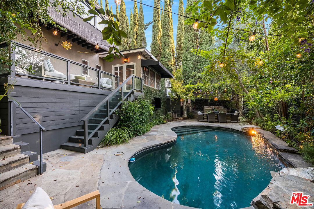 14633 Valley Vista Blvd, Sherman Oaks 