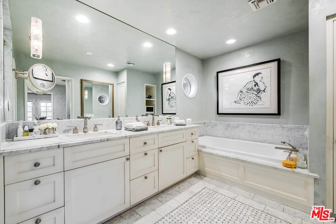 14633 Valley Vista Blvd, Sherman Oaks 