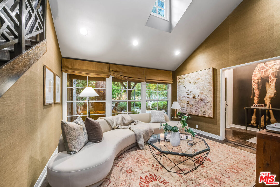 14633 Valley Vista Blvd, Sherman Oaks 