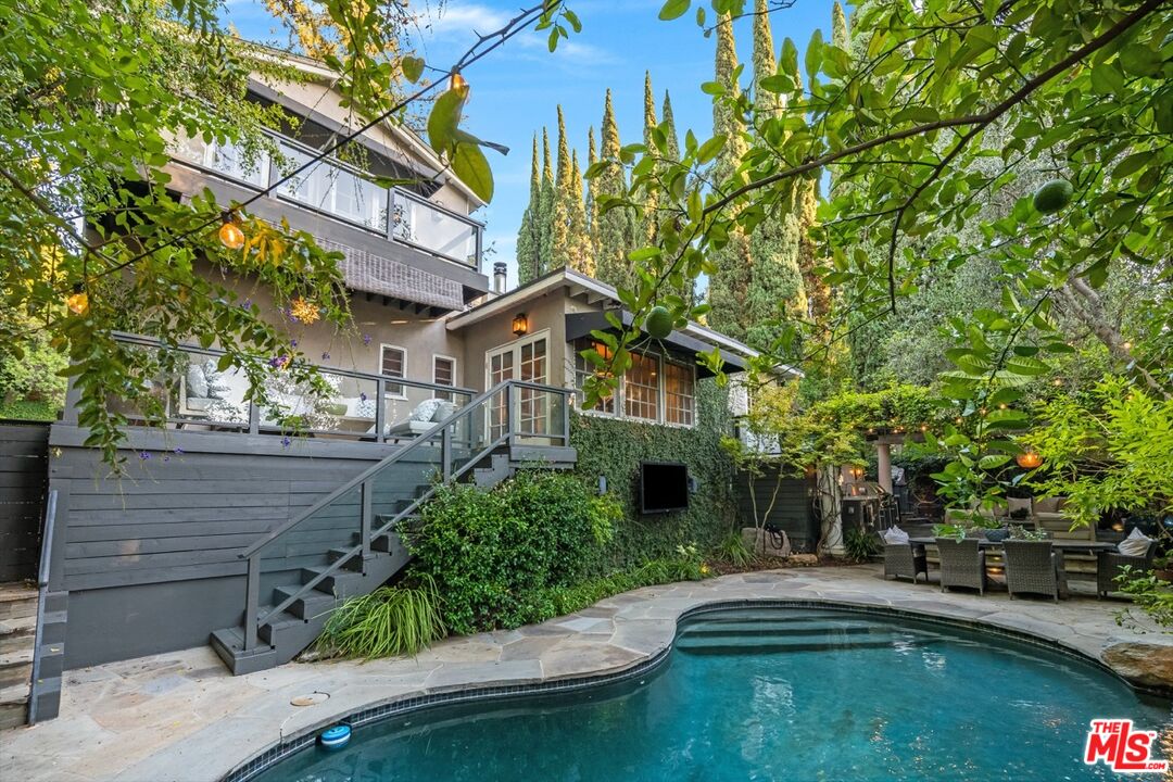 14633 Valley Vista Blvd, Sherman Oaks 