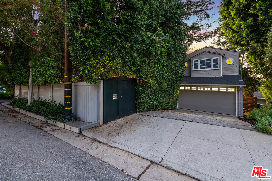 14633 Valley Vista Blvd, Sherman Oaks 