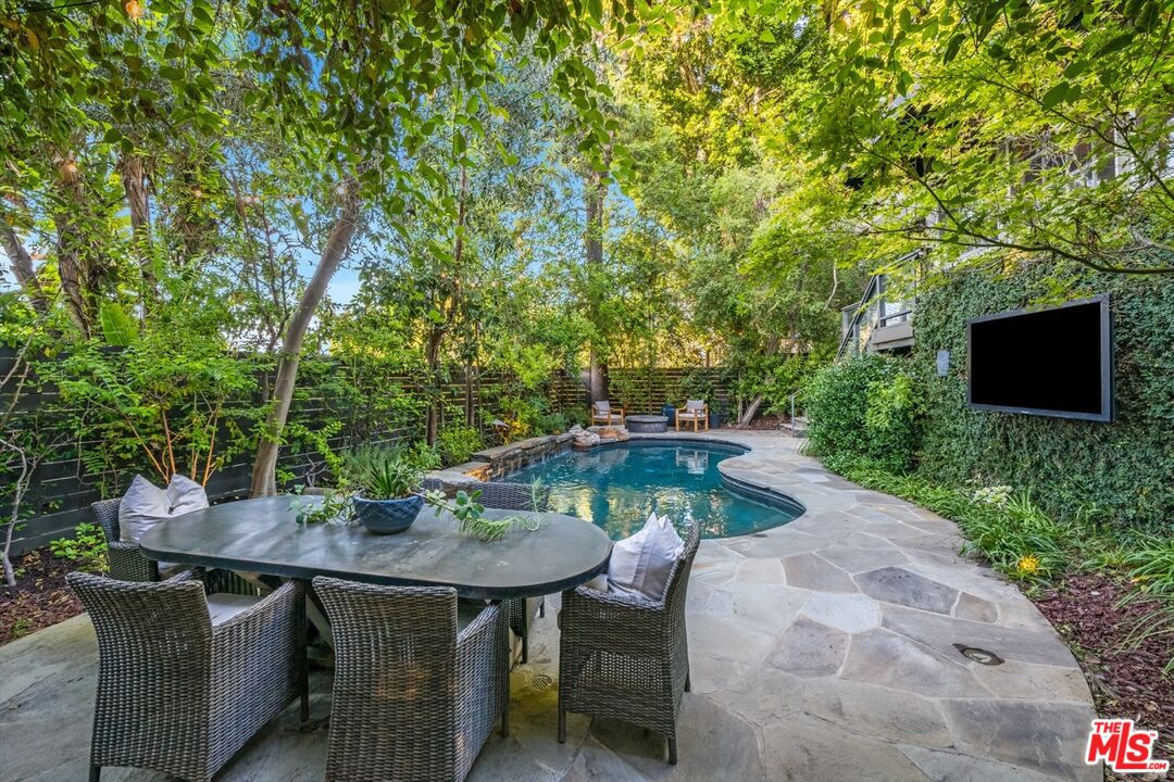 14633 Valley Vista Blvd, Sherman Oaks 