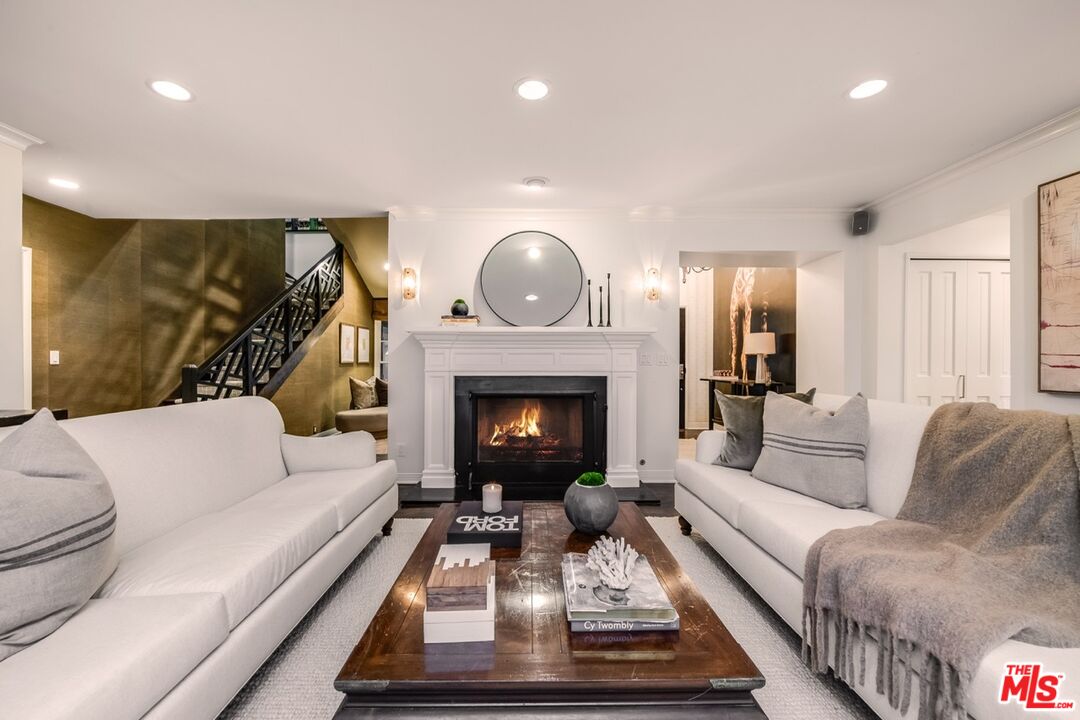 14633 Valley Vista Blvd, Sherman Oaks 