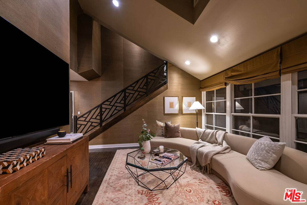 14633 Valley Vista Blvd, Sherman Oaks 