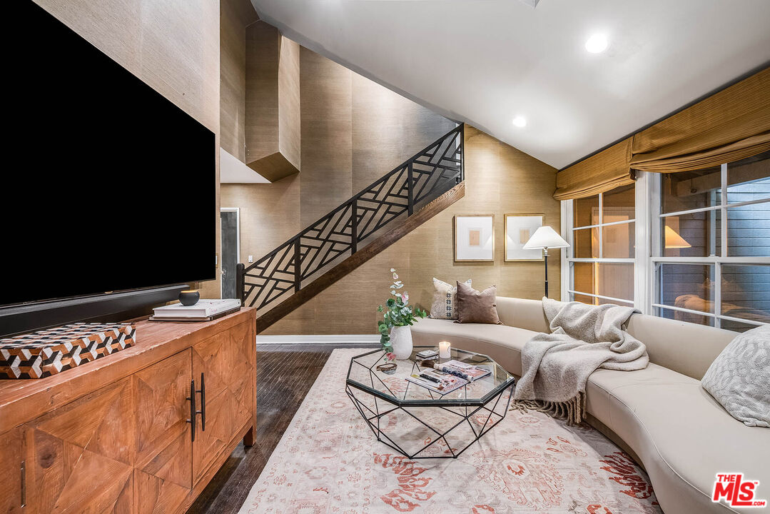 14633 Valley Vista Blvd, Sherman Oaks 