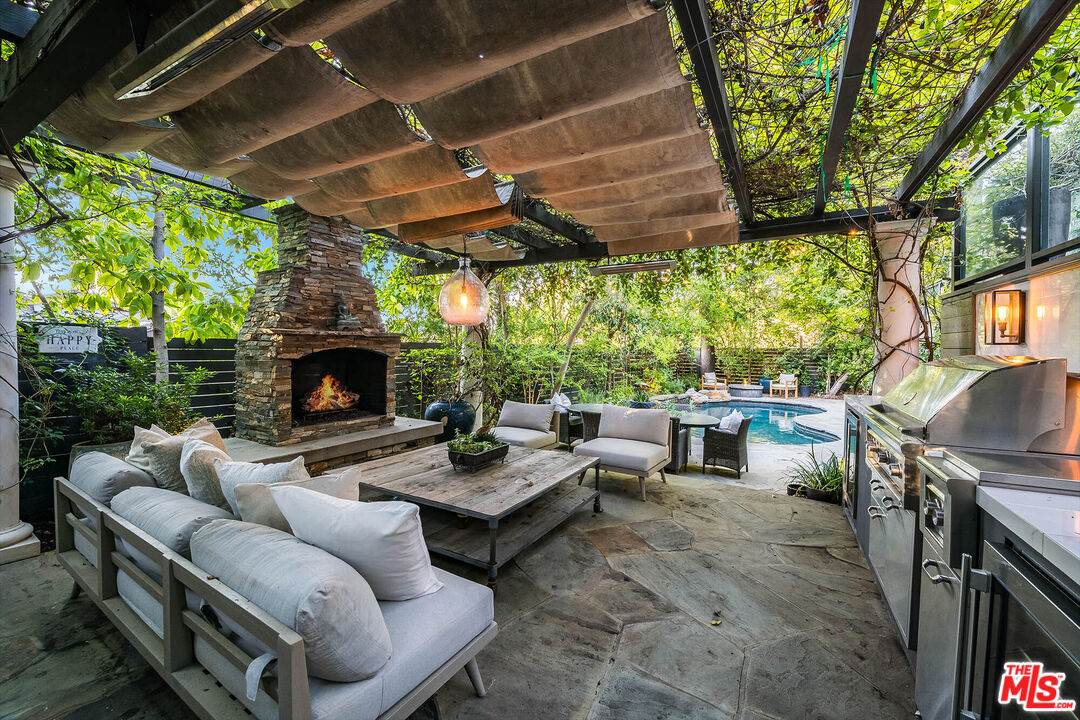 14633 Valley Vista Blvd, Sherman Oaks 