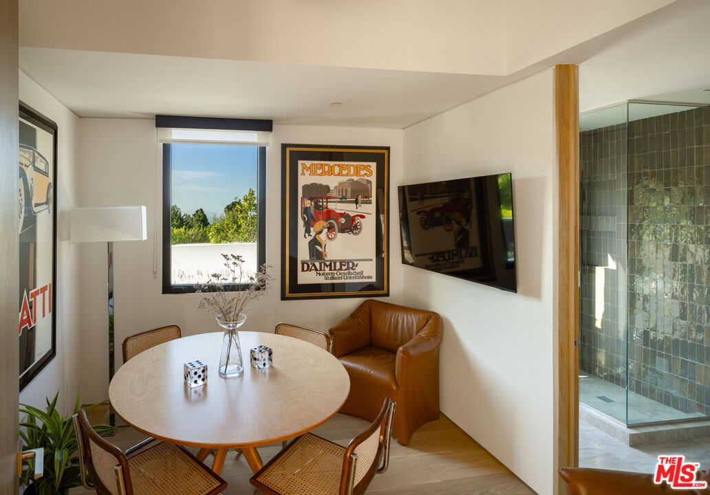 525 Arkell Dr, Beverly Hills