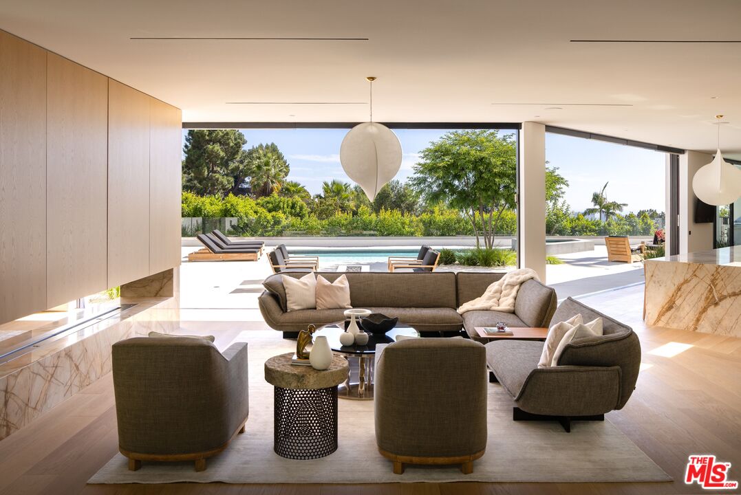 525 Arkell Dr, Beverly Hills