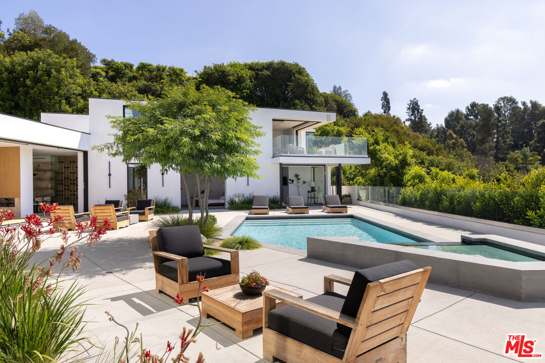 525 Arkell Dr, Beverly Hills