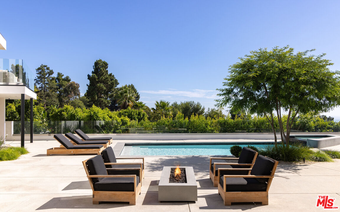 525 Arkell Dr, Beverly Hills