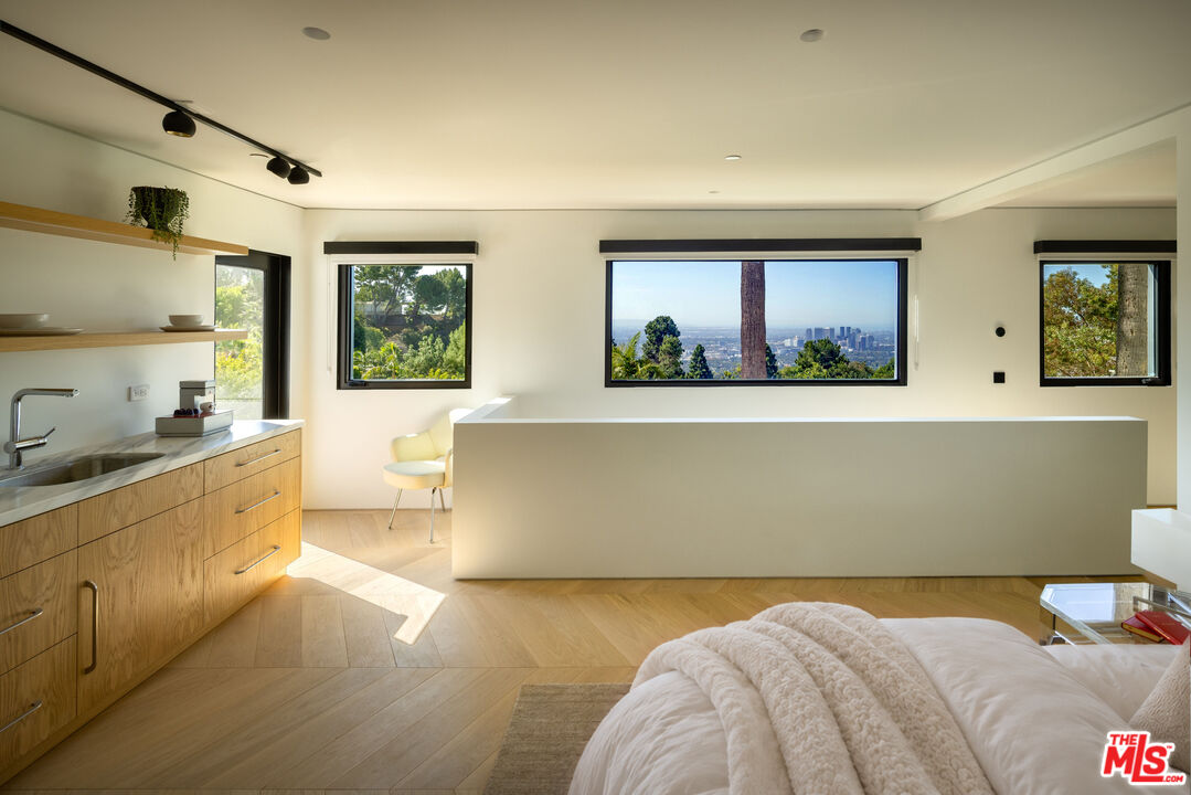 525 Arkell Dr, Beverly Hills