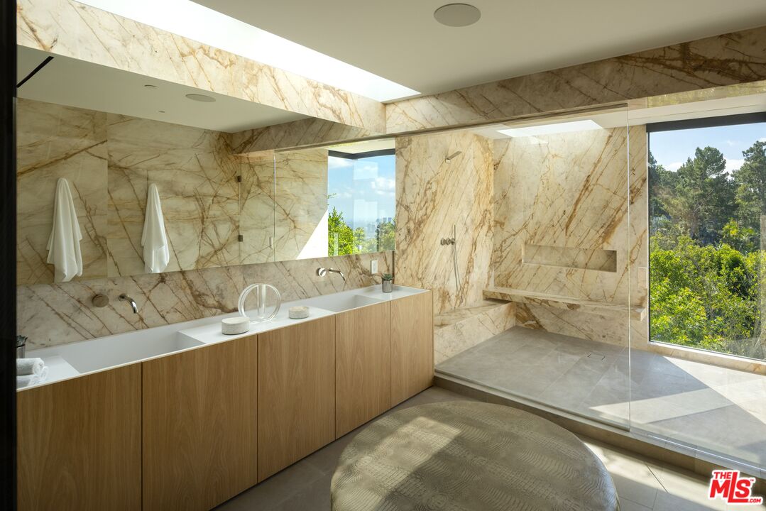 525 Arkell Dr, Beverly Hills